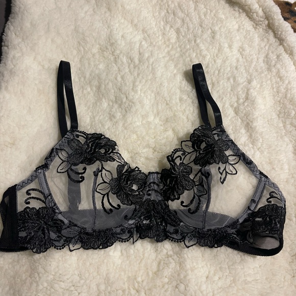 Ladies sheer lace bra - Picture 1 of 2